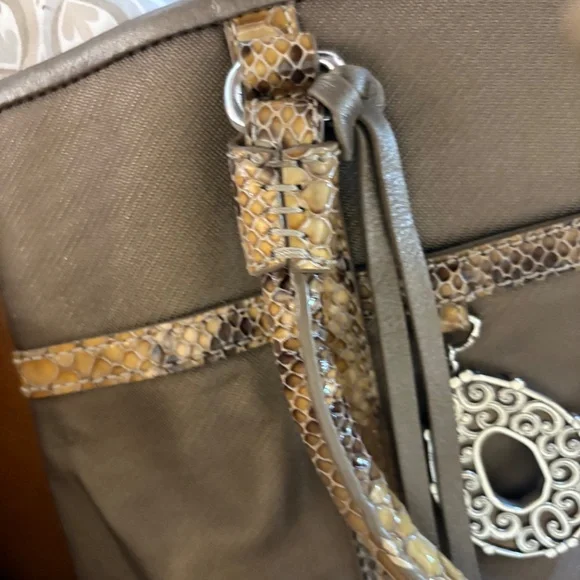 Brighton "Pretty Tough Reed" tote bag in a silver or zinc pearl - Picture 8 of 16